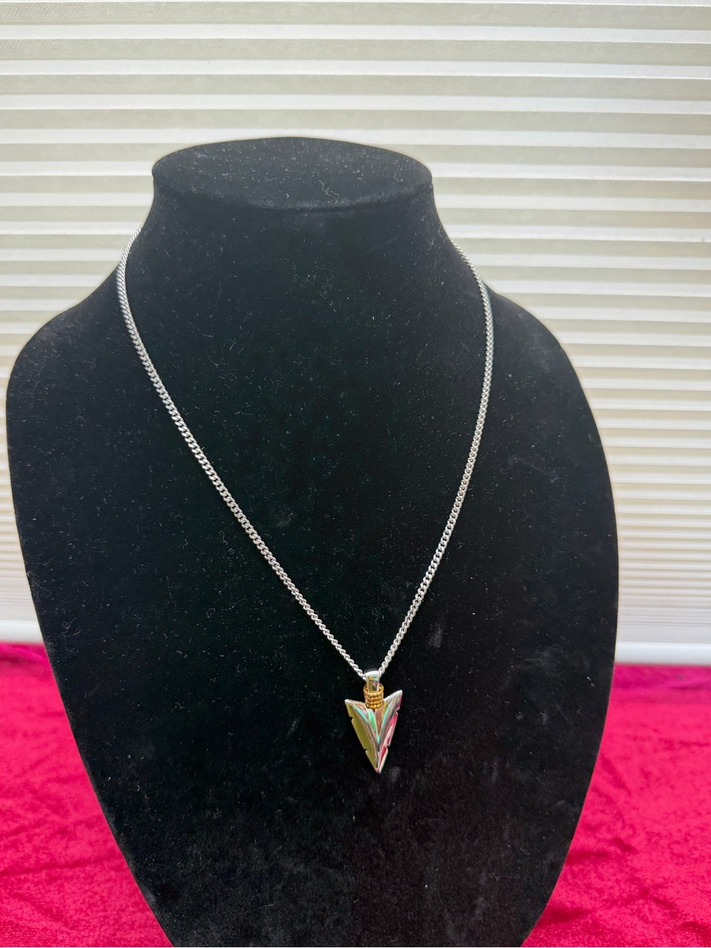 Vintage 1977 Avon Arrowhead Pendant Necklace